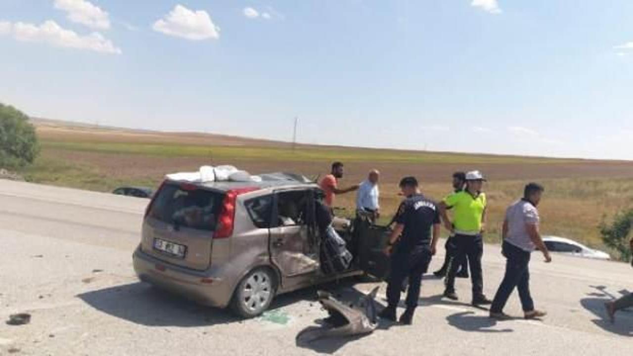 Konya'da otomobil ile biçerdöver çarpıştı: 3 yaralı
