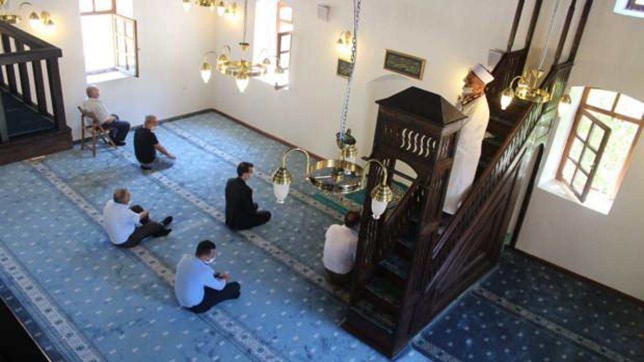 Tarihi camide 15 yıl sonra ilk namaz!