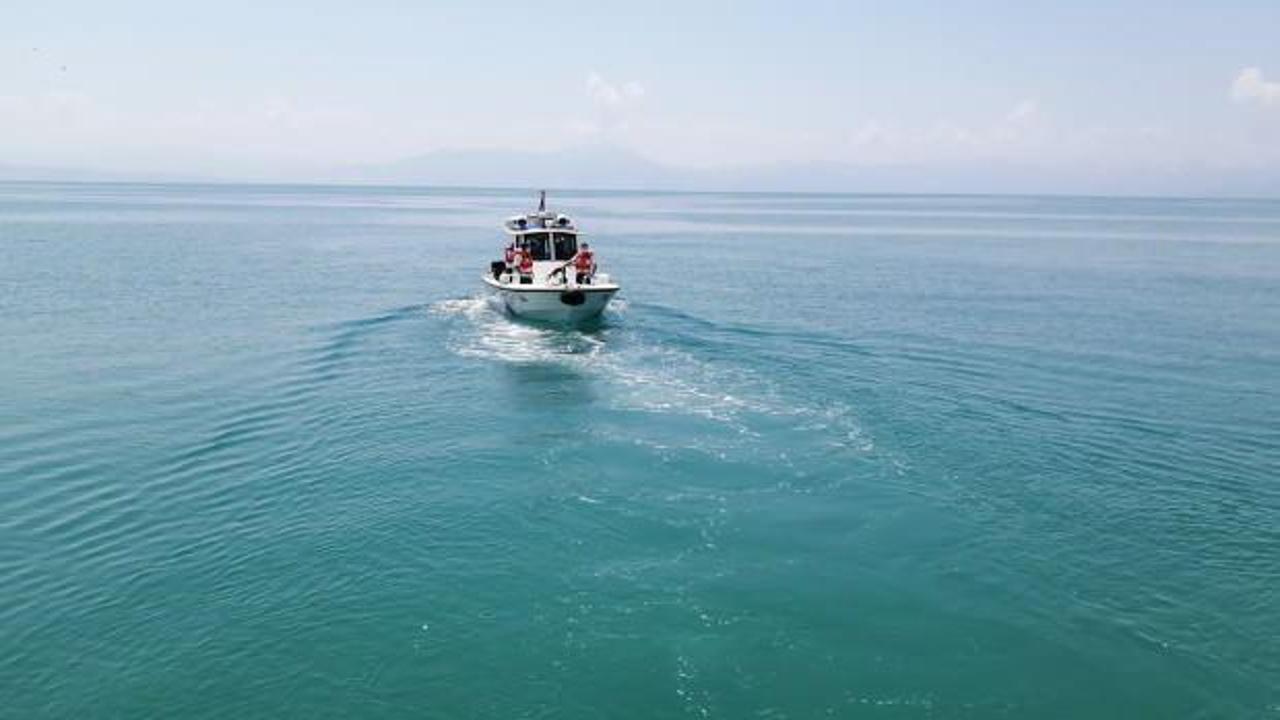 Van Gölü’nde batan teknedeki cenazelerin çıkarılmasına ara verildi