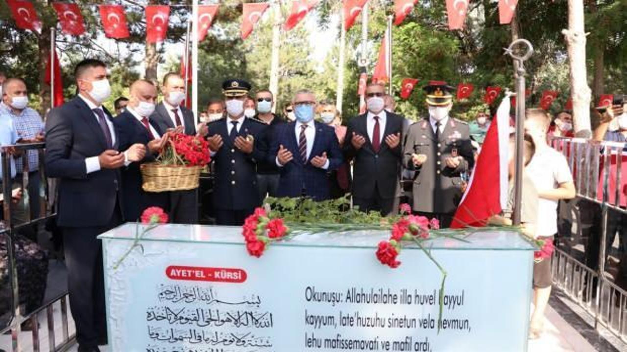15 Temmuz kahramanı Şehit Ömer Halisdemir kabri başında anılıyor
