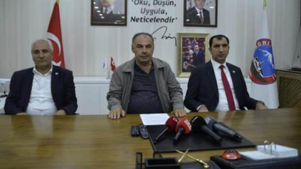 Ağrı'da 3 belediye başkanı, AK Parti'ye geçti