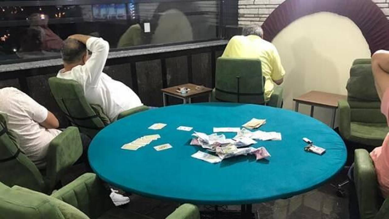 Dernek binasında kumar oynarken yakalandılar