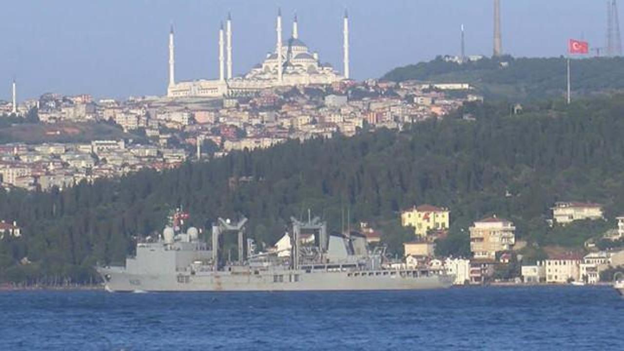 Fransız savaş gemisi İstanbul Boğazı'ndan geçti