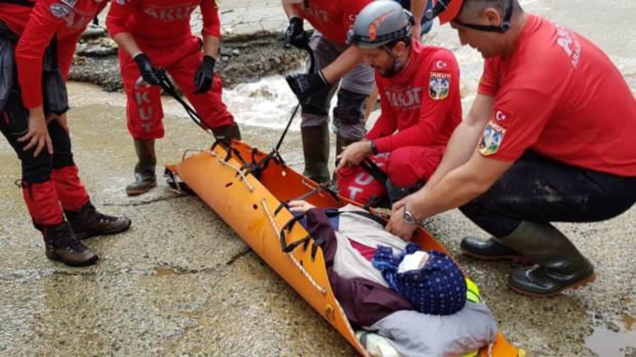 Rize'deki selde mahsur kalan 100 kişi tahliye edildi
