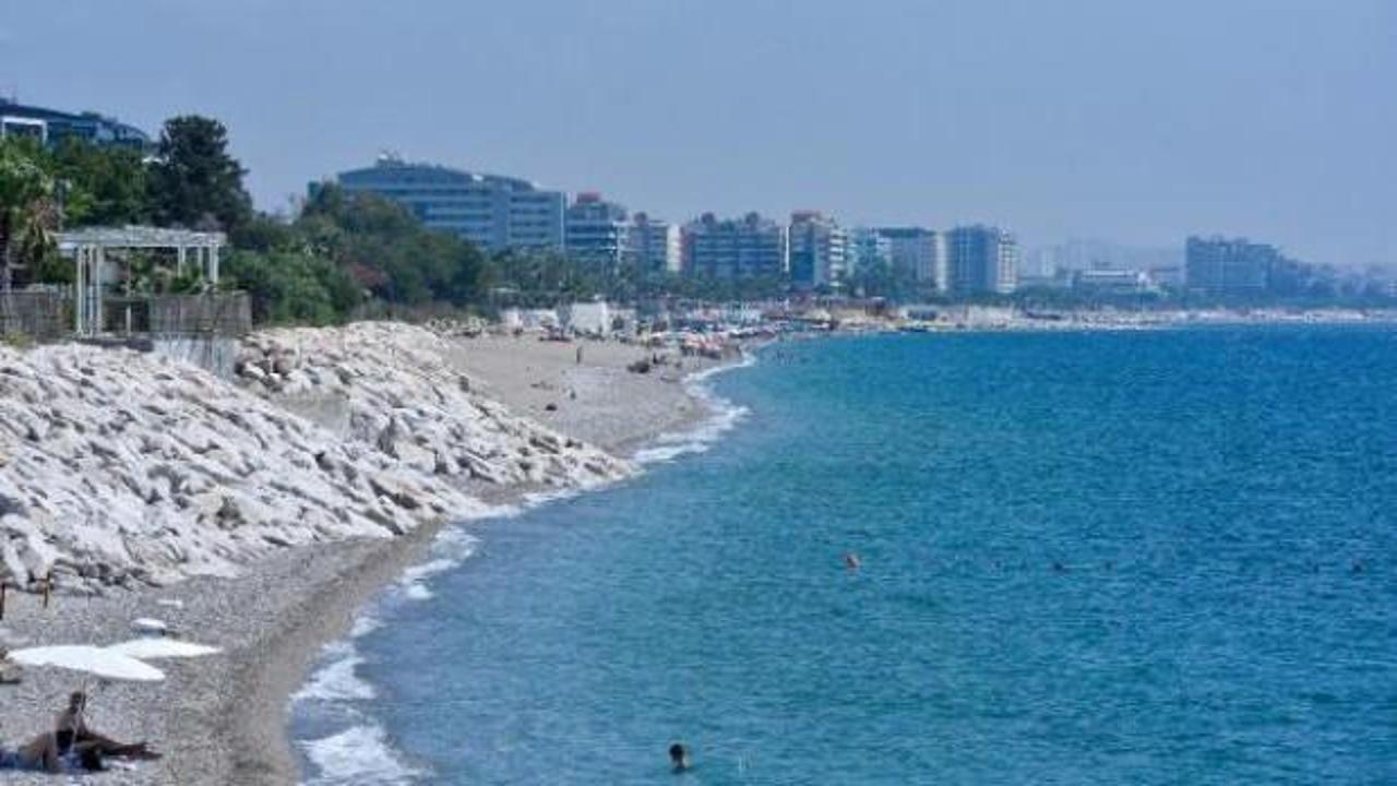 Antalya'nın ünlü plajı Konyaaltı sahili 60 yılda 35 metre eridi