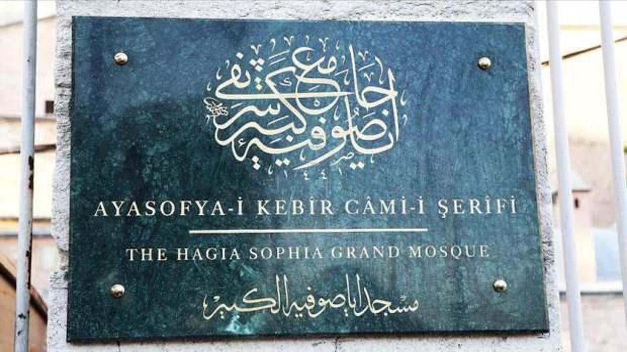 Hattat Mehmet Özçay, 'Ayasofya-i Kebir Cami-i Şerifi' yazının hikayesini anlattı