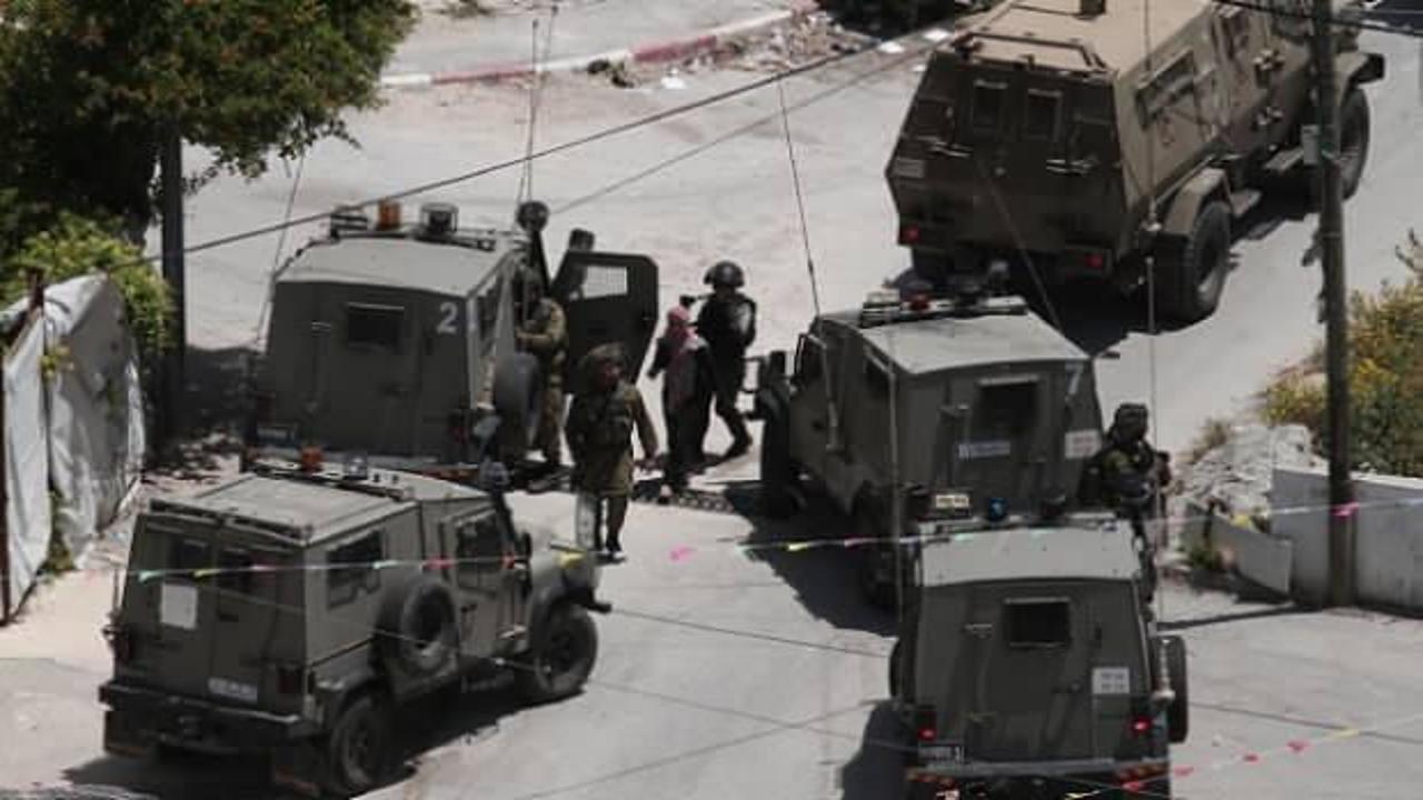İsrail askerleri iki eski Filistinli milletvekilini gözaltına aldı