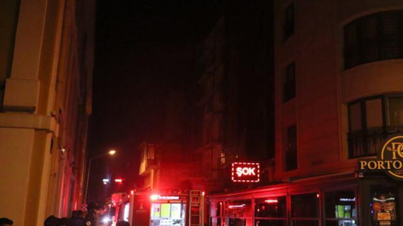 İzmir'de bir otel yangın nedeniyle boşaltıldı