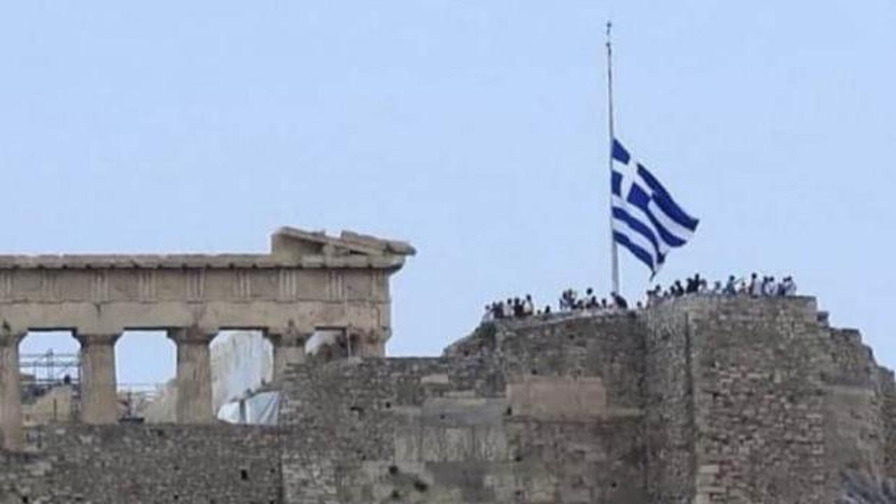 Yunanistan'da Ayasofya yası: Bayraklar yarıya indi