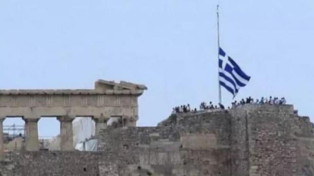 Yunanistan'dan hadsiz gösteri! Selanik'te Türk bayrağı yaktılar