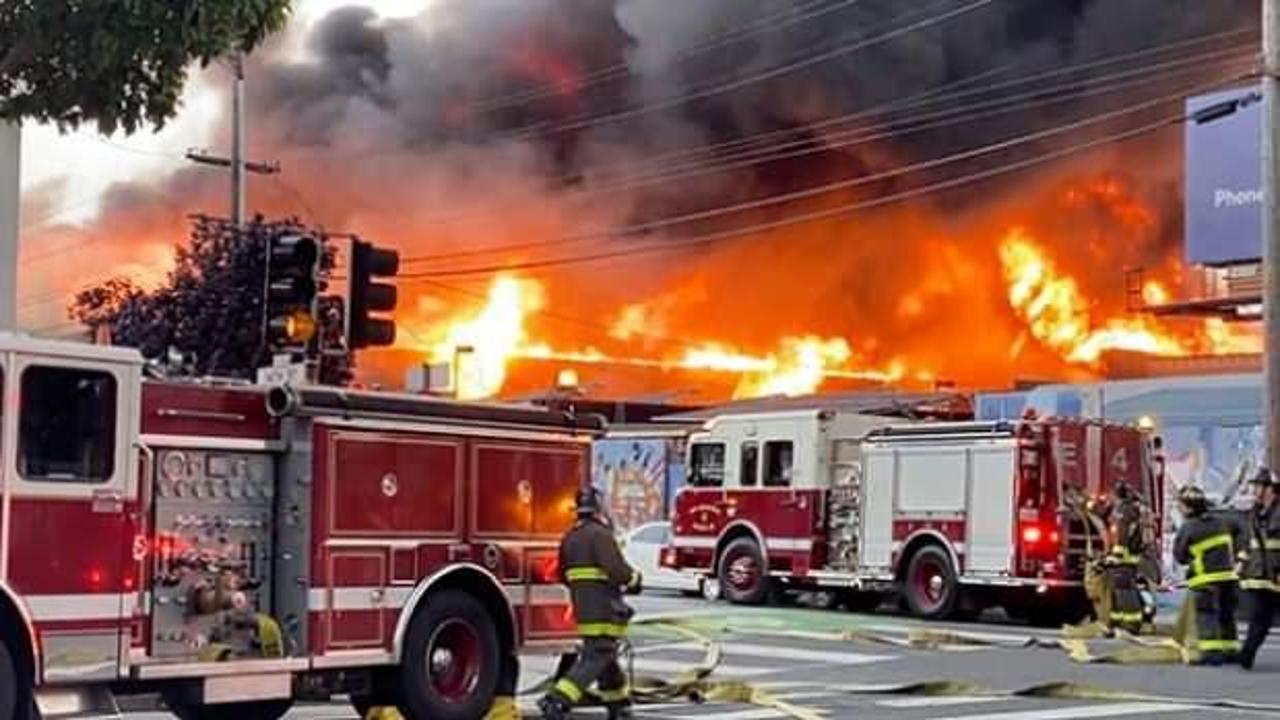 ABD'de iş yerinde çıkan yangın 5 binaya daha sıçradı