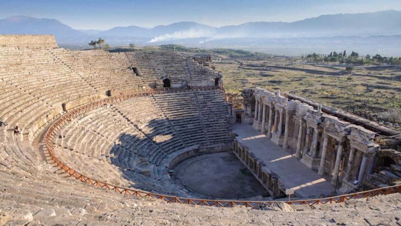 Hierapolis Antik Kenti Denizli'de gezilecek en güzel adreslerden