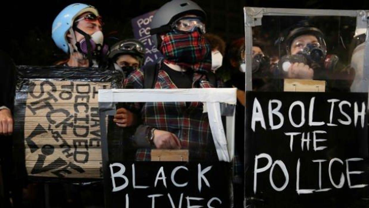 ABD'nin Portland kentinde polis, ırkçılık karşıtı protestoları 'yasa dışı' ilan etti