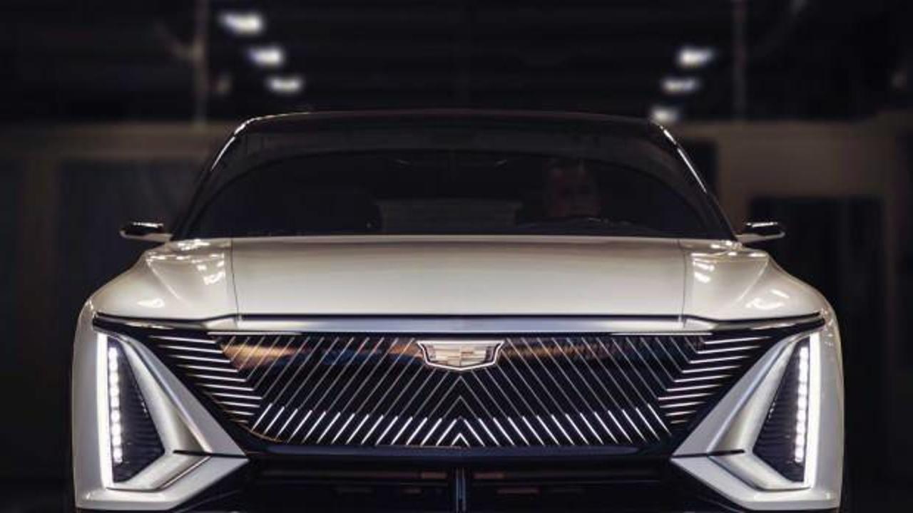 Cadillac tamamen elektrikli ilk aracı 'i tanıttı