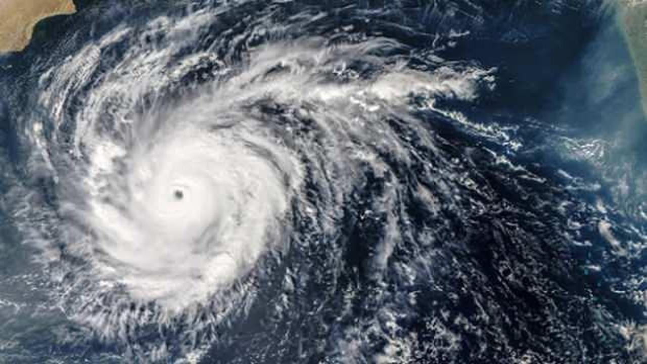 Isaias Kasırgası Kuzey Carolina'ya ulaştı: Acil durum ilan edildi