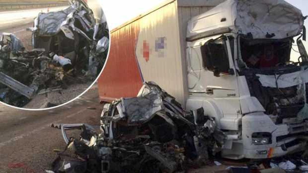 Sivas'ta feci kaza! Kargo kamyonu ile çarpıştı: 3 ölü 1 yaralı