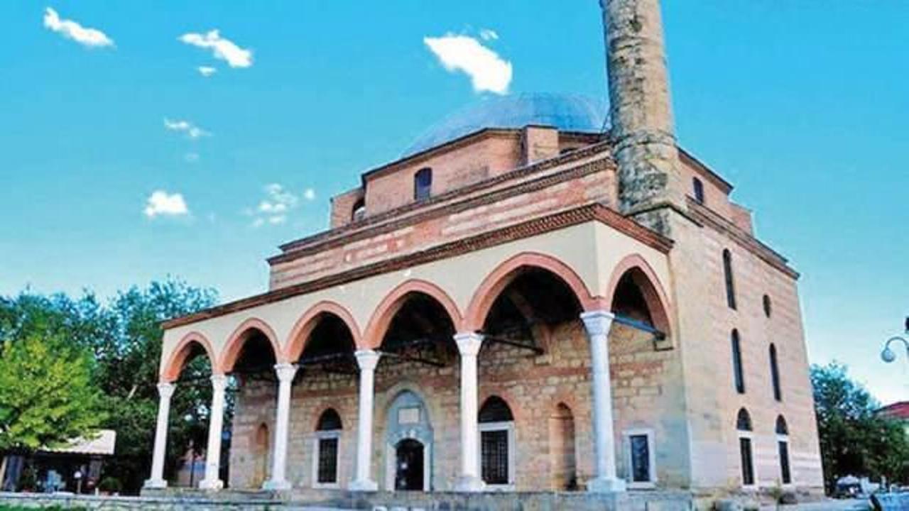 Yunanistan'daki Kurşunlu Camii’ne çirkin saldırı