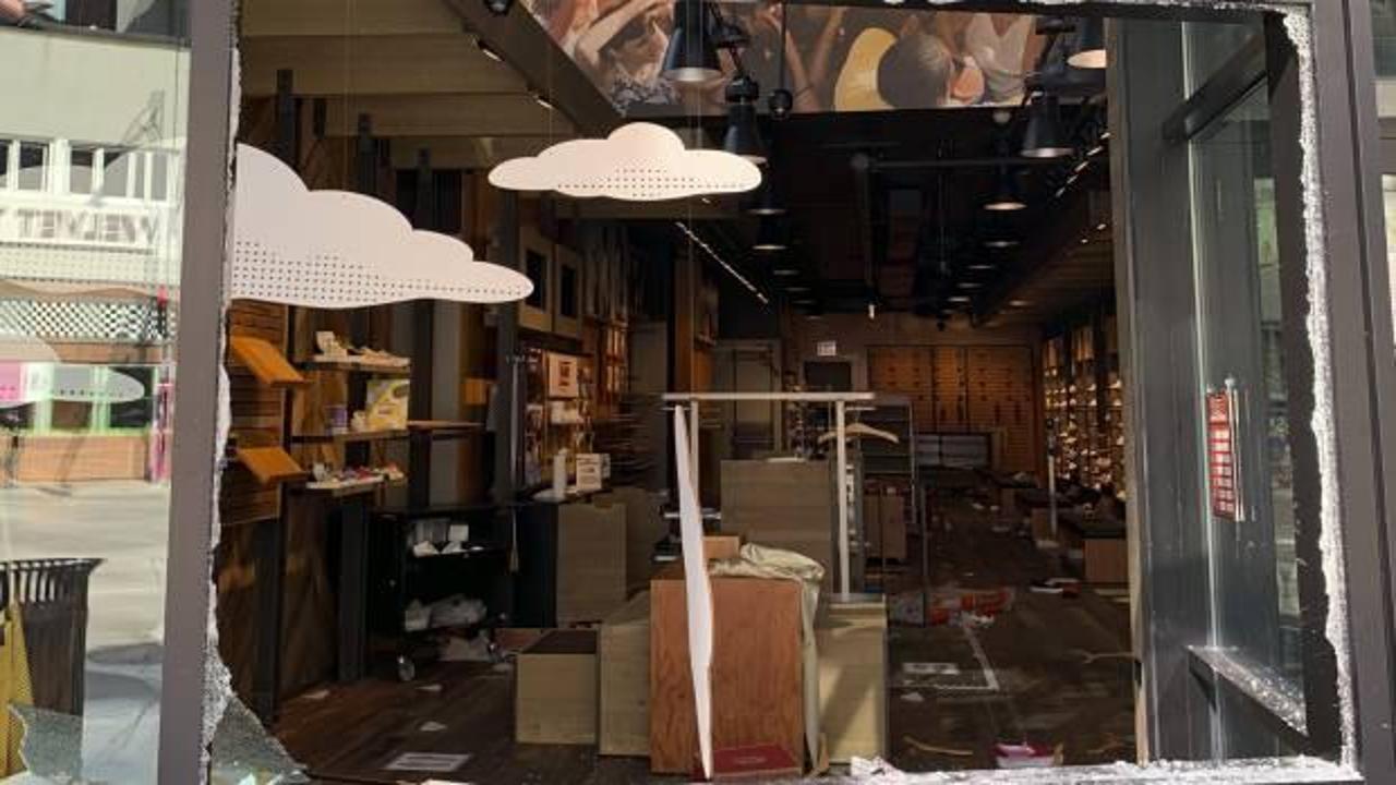 ABD’de lüks mağazalar yağmalandı