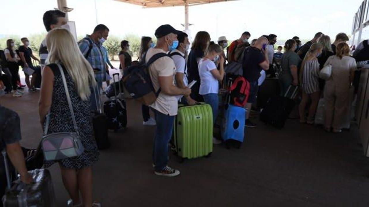 Antalya'ya iki günde 35 bin Rus turist geldi