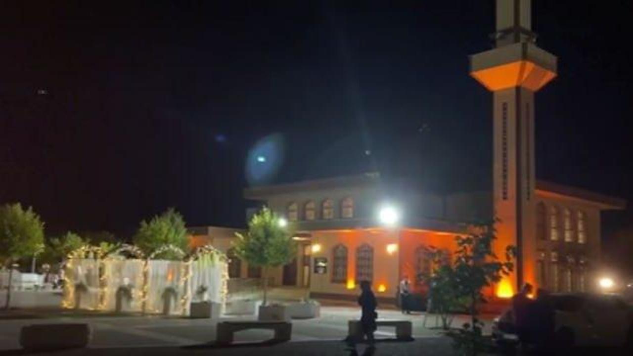 Cami avlusunda başlayan d&uuml;ğ&uuml;n jandarmada bitti