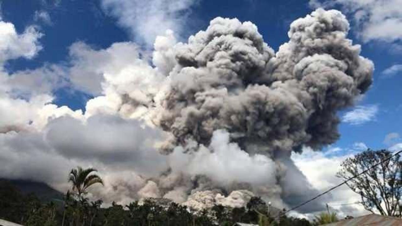 Endonezya'da yanardağ bir haftada üçüncü kez patladı
