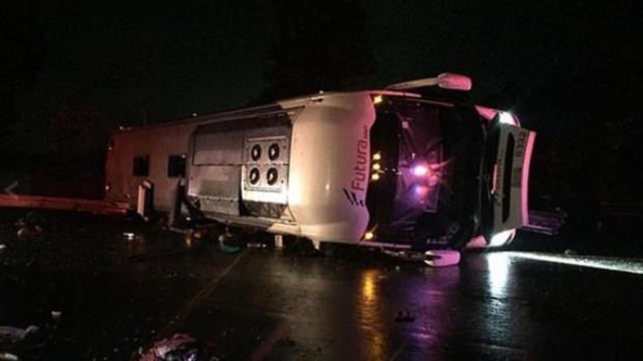 Meksika’da yolcu otobüsü devrildi: 13 ölü, 20 yaralı