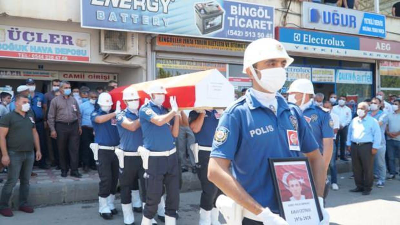 Şehit polis Hakan Çetinkol, Siirt'te gözyaşlarıyla toprağa verildi