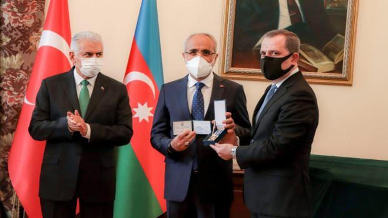 Yalçın Topçu'ya Azerbaycan Cumhuriyeti Hatıra Madalyası