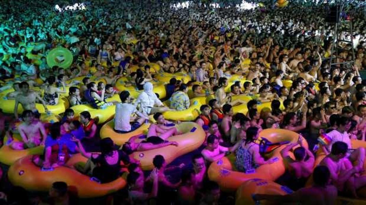 Çin Wuhan'daki havuz partilerini savundu