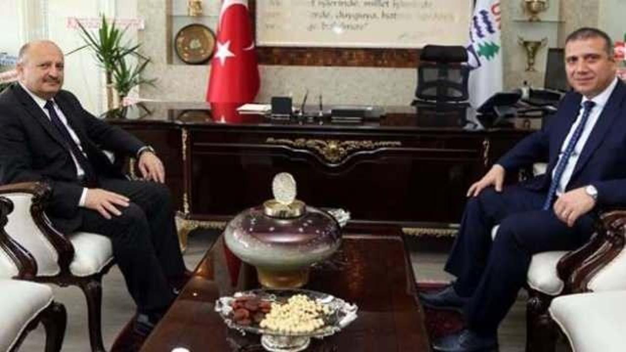 Denetlemeye geldi, Kaymakam ve başkan koronavir&uuml;s oldu