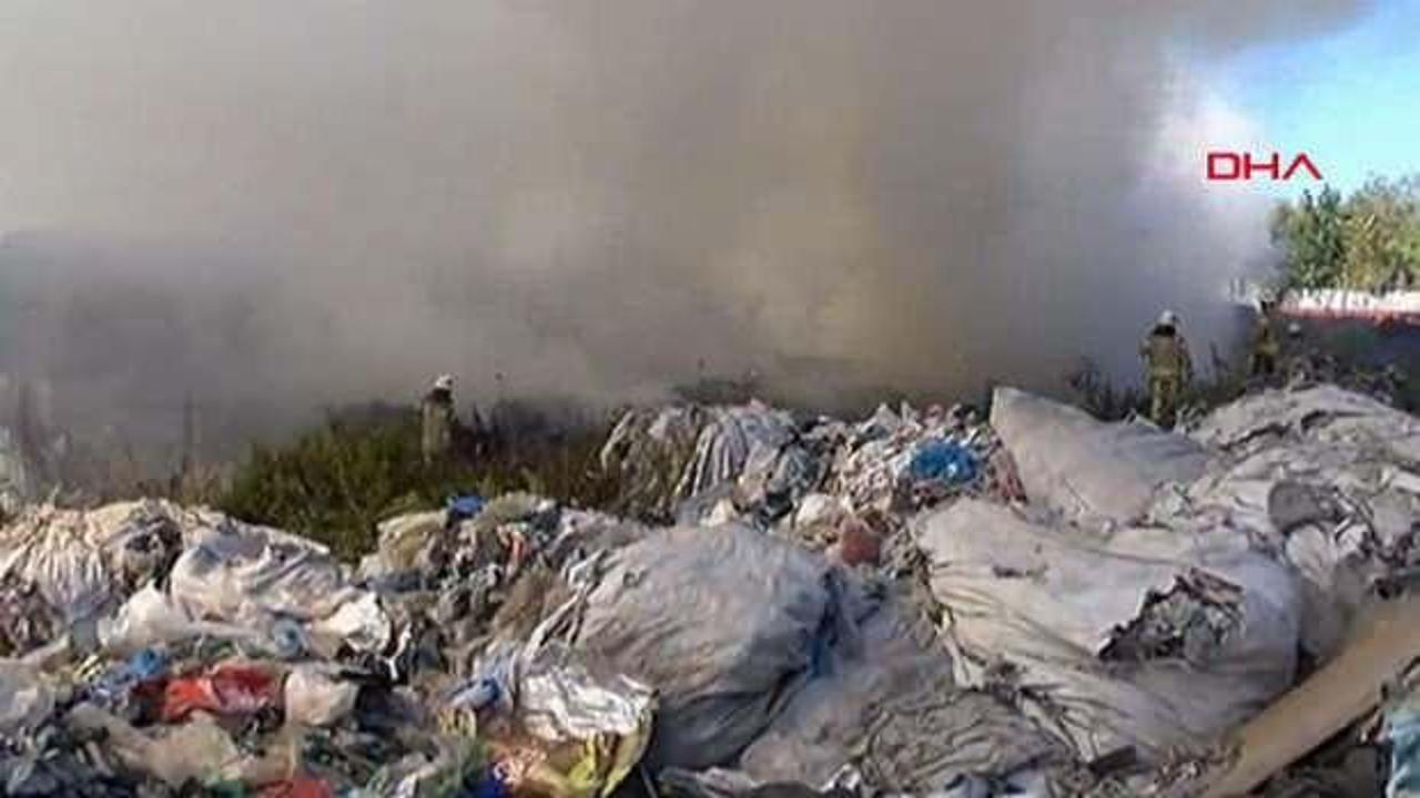 İstanbul'da atıkların toplandığı alanda yangın