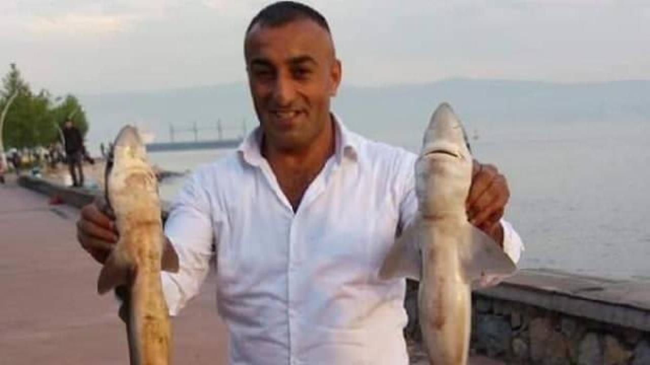 Yer: Kocaeli! Oltasıyla 2 k&ouml;pek balığı yakaladı