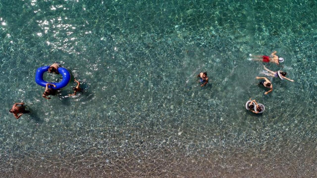 Van Gölü'nün mavi bayraklı plajı Akdeniz sahillerini aratmıyor