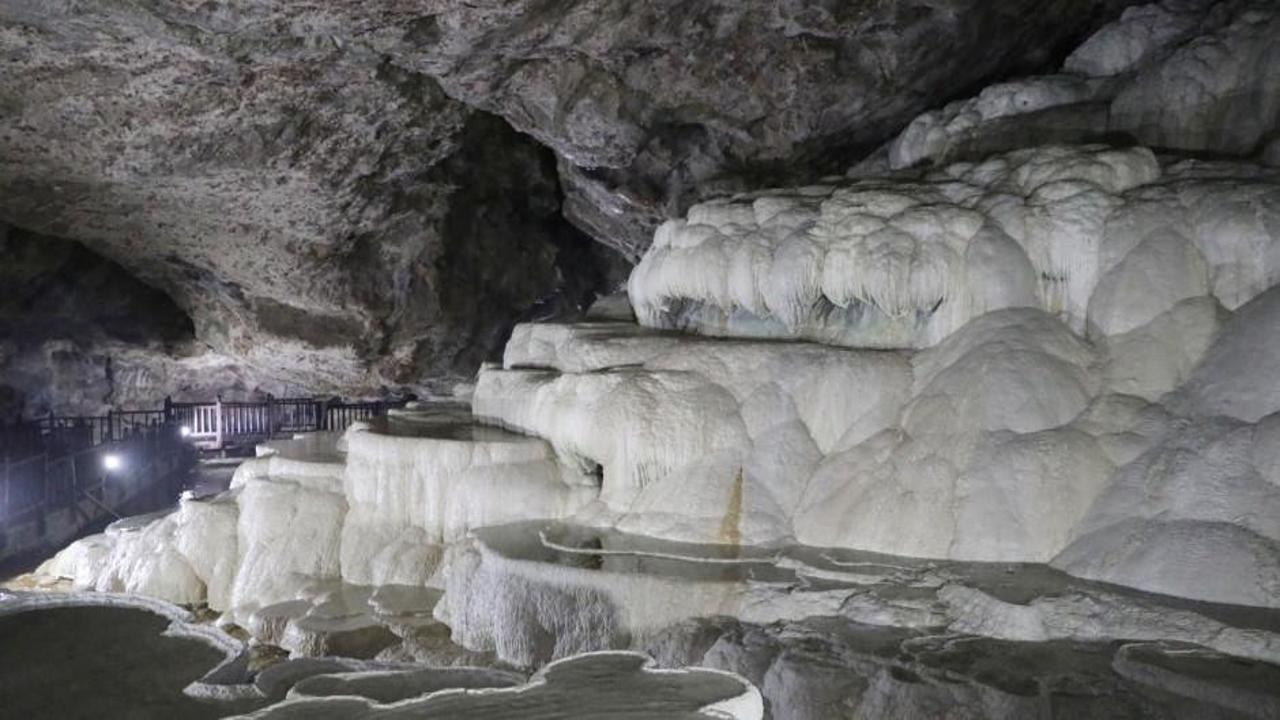 'Yer altındaki gizli Pamukkale' Kaklık Mağarası