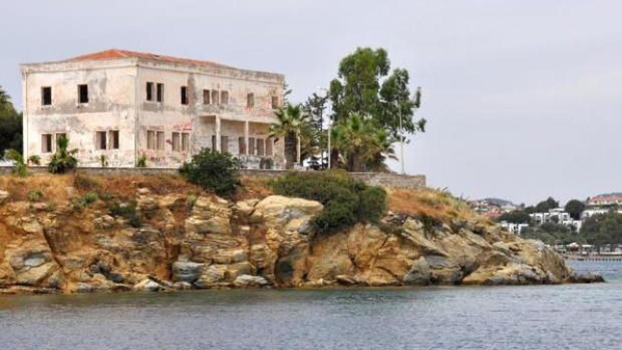 Dengesini kaybedip kayalıklardan d&uuml;şen gen&ccedil;, &ouml;ld&uuml;