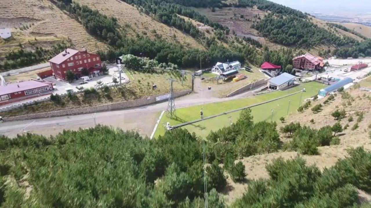 Dünyanın kayak pisti üzerinden geçen tek "zipline" hattı Palandöken'de