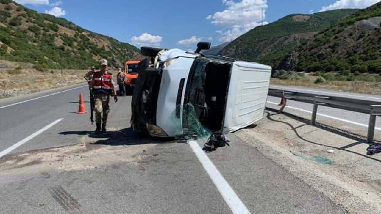 Erzincan'da minibüs devrildi: 7 yaralı