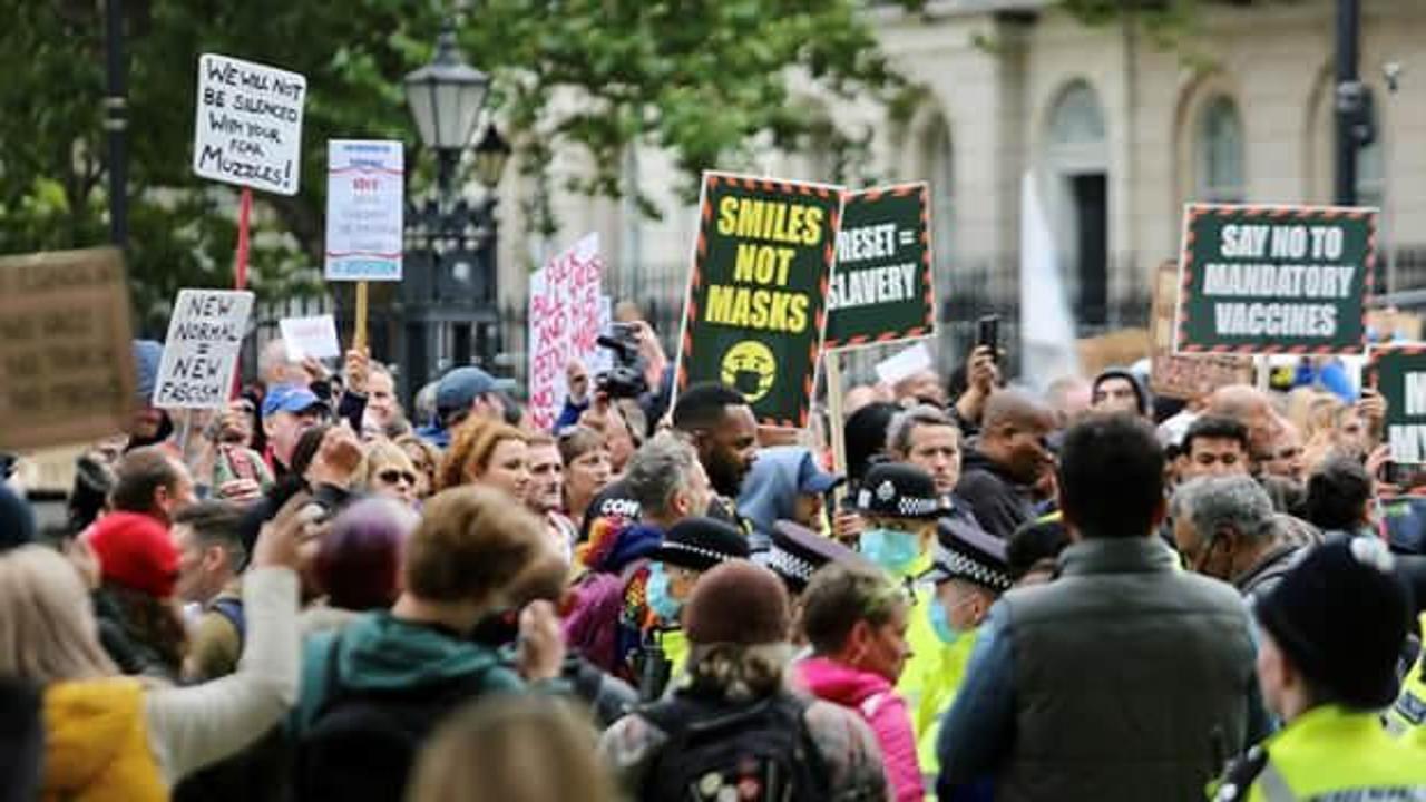 İngiltere'de kovid protestosu: Hükümet yalan söylüyor virüs yok!