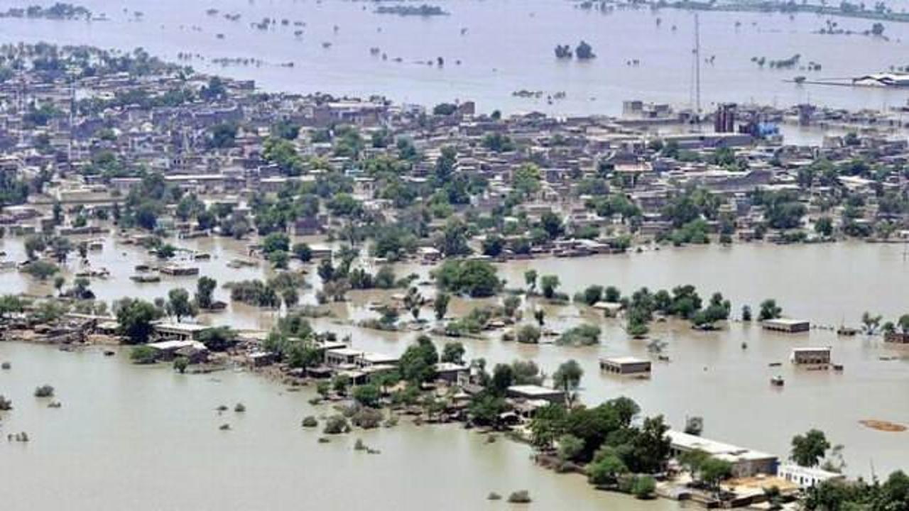 Pakistan'da muson yağmurları 63 can aldı