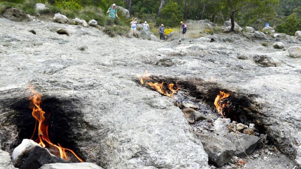 Antalya'daki bu taşlar 2500 yıldır yanıyor