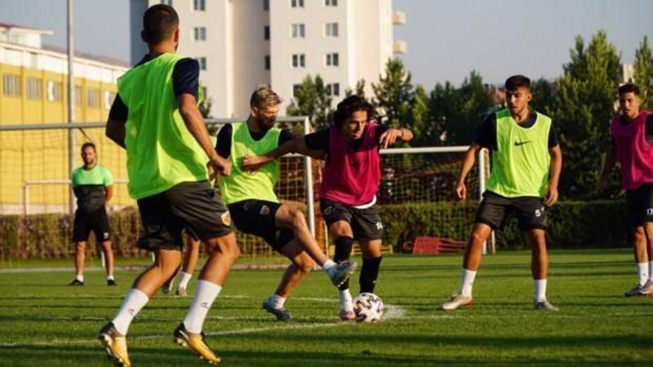 Kayserispor 3 futbolcu daha gönderdi