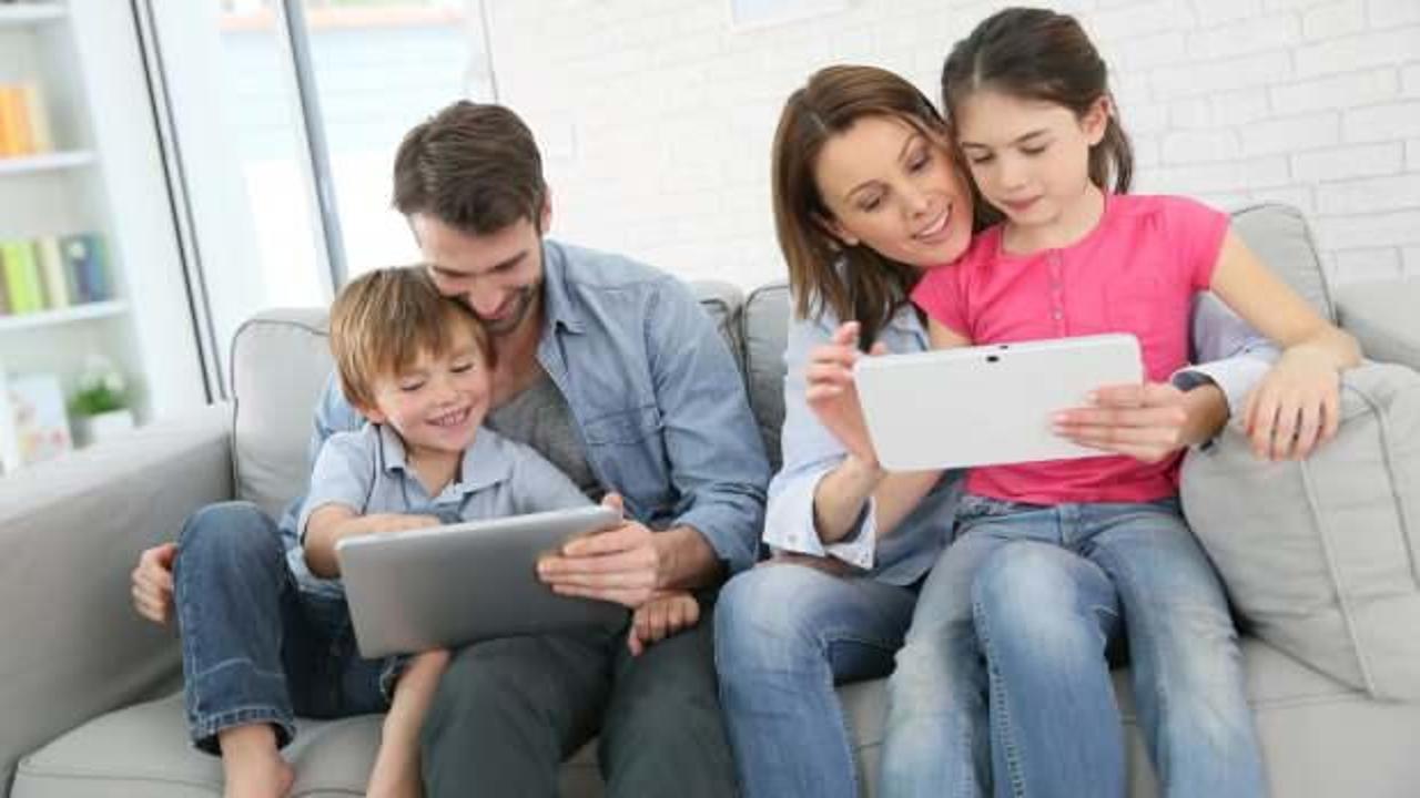 Anne ve babalar dijital dünyada da ebeveynlik yapmalı