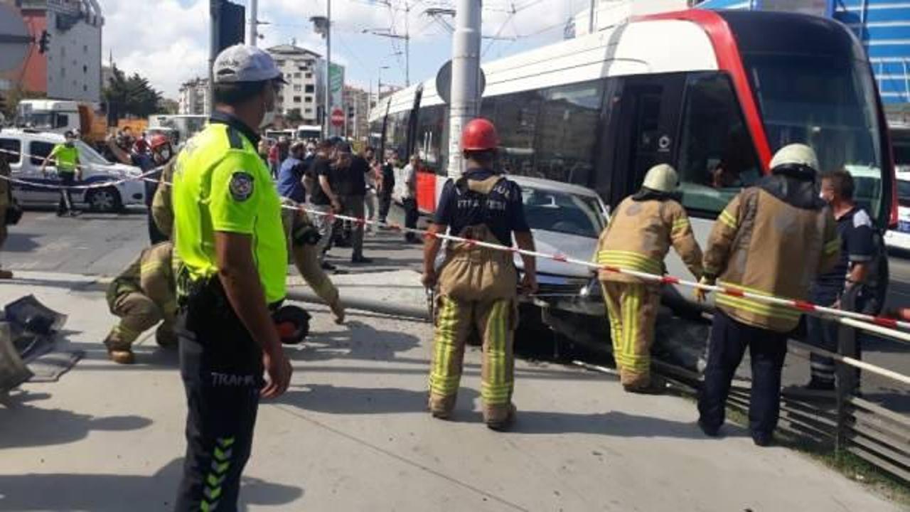 Güngören'de tramvayla otomobil çarpıştı: 1 yaralı