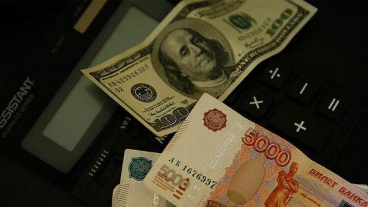 Rus rublesindeki düşüş devam ediyor