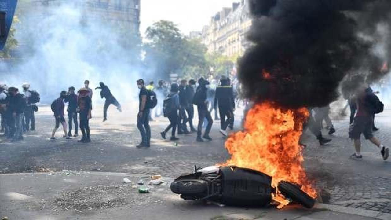 Sarı yelekliler Fransa'yı yakıp yıkıp polisle çatıştı