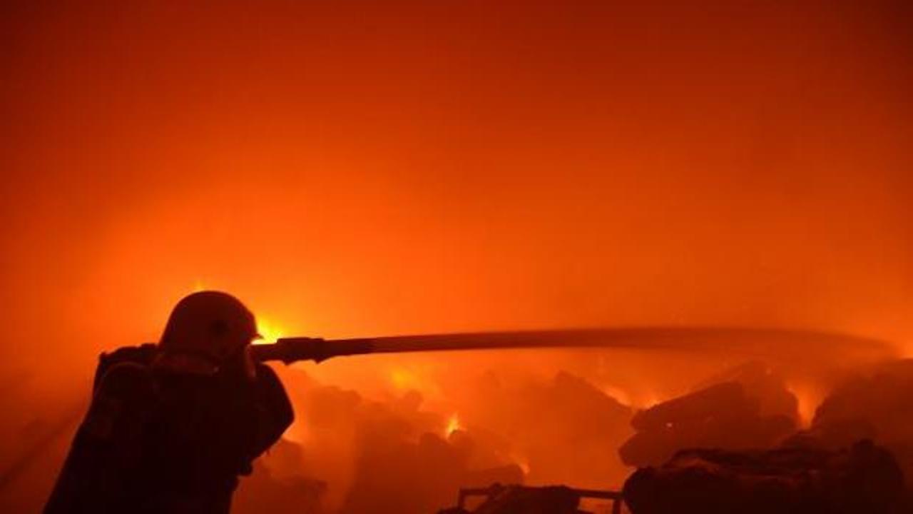 Kahramanmaraş'ta fabrika yangını: Çok sayıda itfaiye bölgede