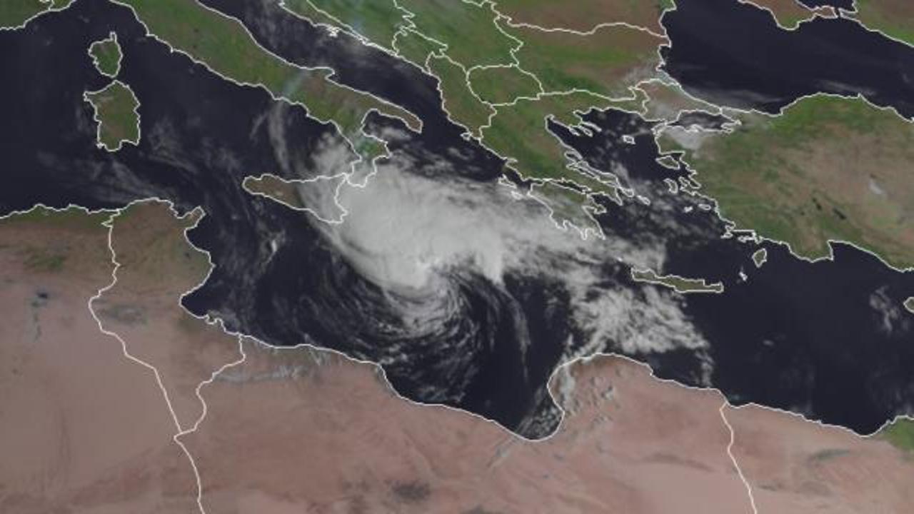 Akdeniz ve Ege'de tropik fırtına alarmı: Saatteki hızı 200 kilometre 