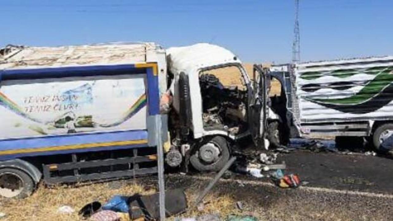 Çöp kamyonuyla kamyonet çarpıştı: 2 ölü, 2 yaralı