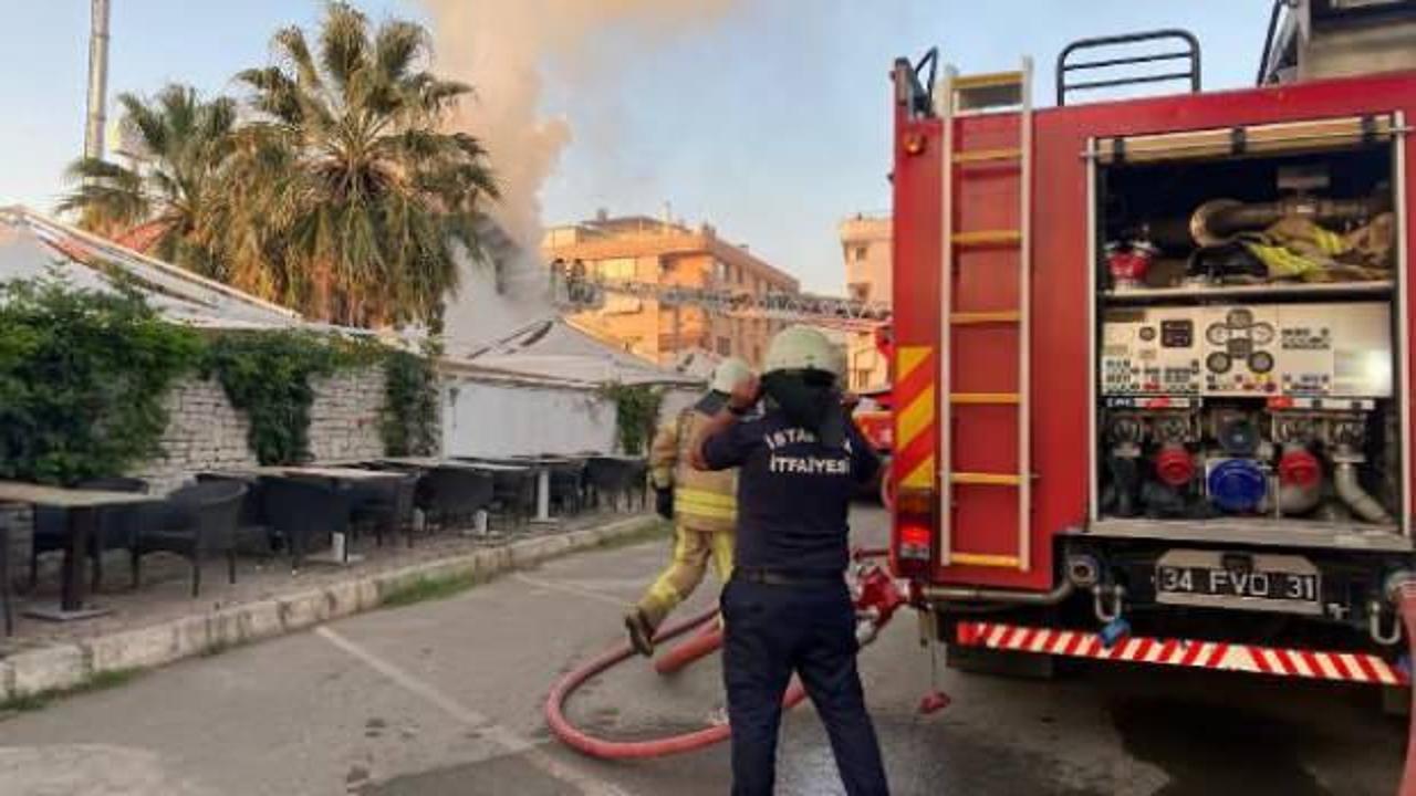 Maltepe'de restoranın çatısı alev alev yandı
