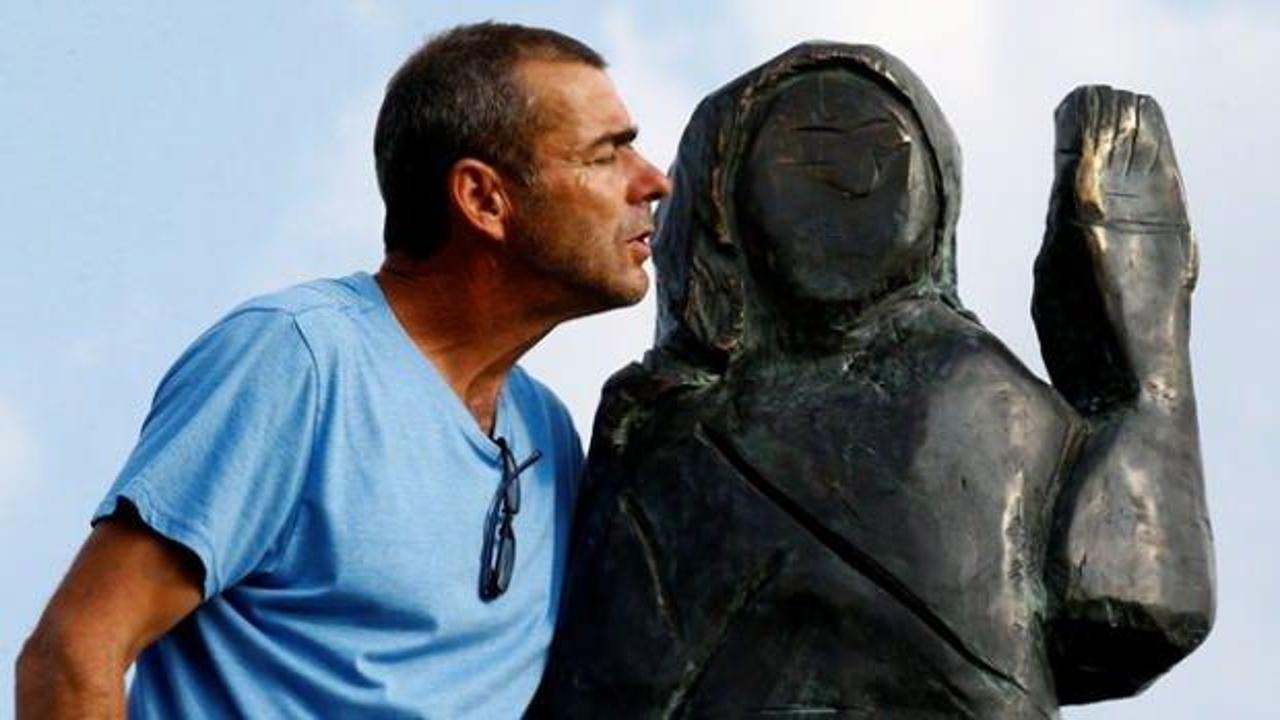 Melania Trump'ın yakılan ahşap heykelinin yerine yenisi dikildi